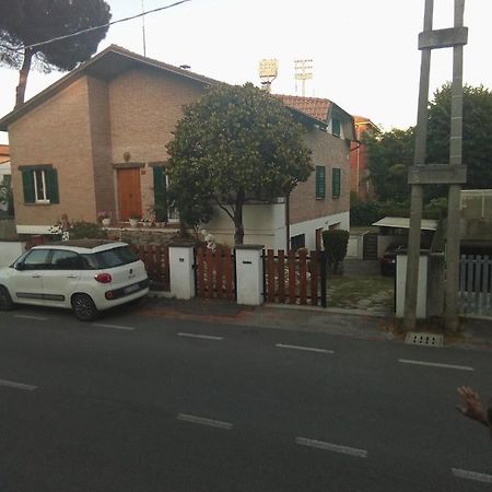 Affittacamere Villa Sofia Accanto Ospedale Con Ampio Giardino Fano Buitenkant foto