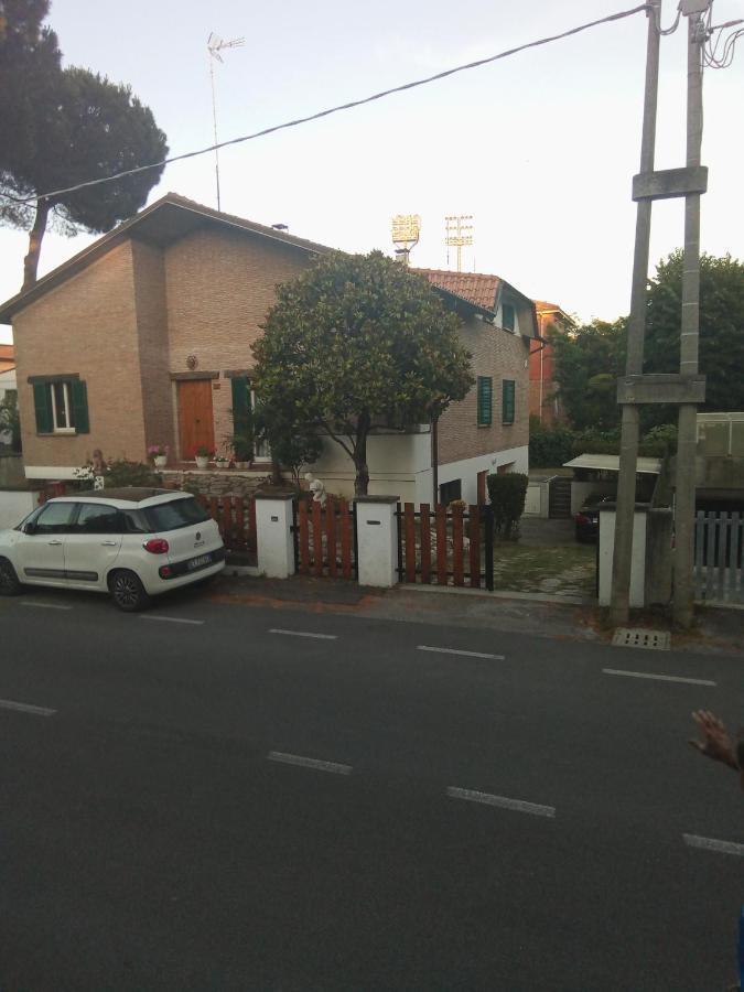 Affittacamere Villa Sofia Accanto Ospedale Con Ampio Giardino Fano Buitenkant foto