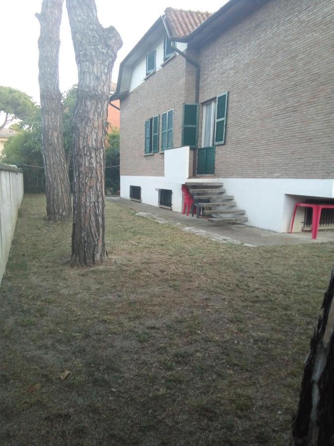 Affittacamere Villa Sofia Accanto Ospedale Con Ampio Giardino Fano Buitenkant foto