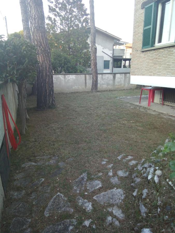 Affittacamere Villa Sofia Accanto Ospedale Con Ampio Giardino Fano Buitenkant foto